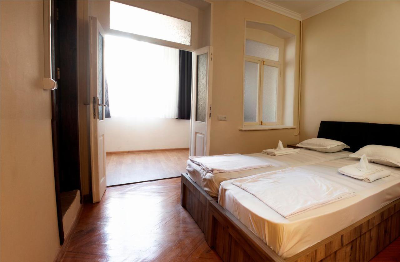 Hotel Tiflis Garden Exterior photo
